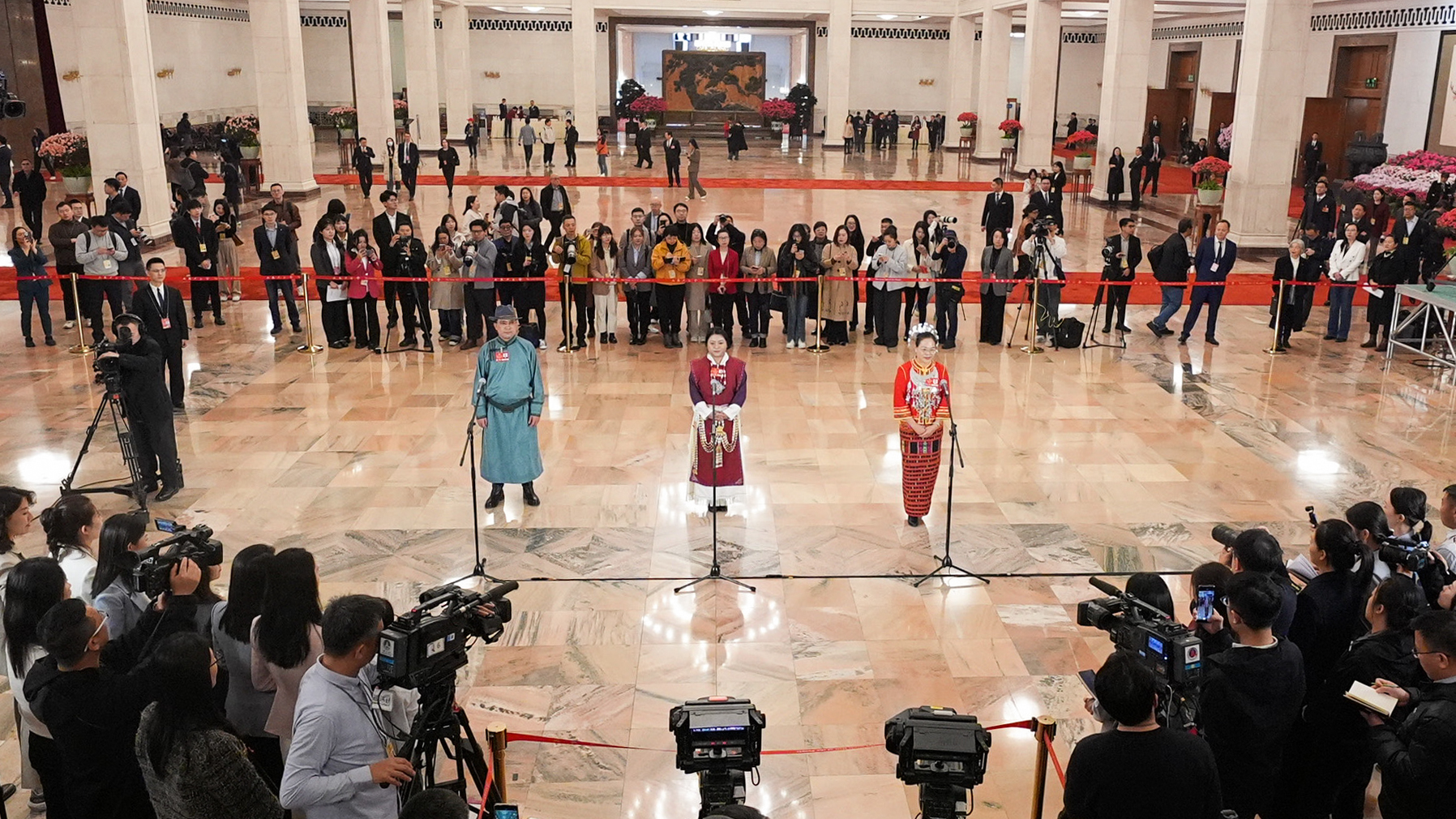 两会现场速递丨携手同心 逐梦前行——全国政协十四届三次会议第三场“委员通道”扫描