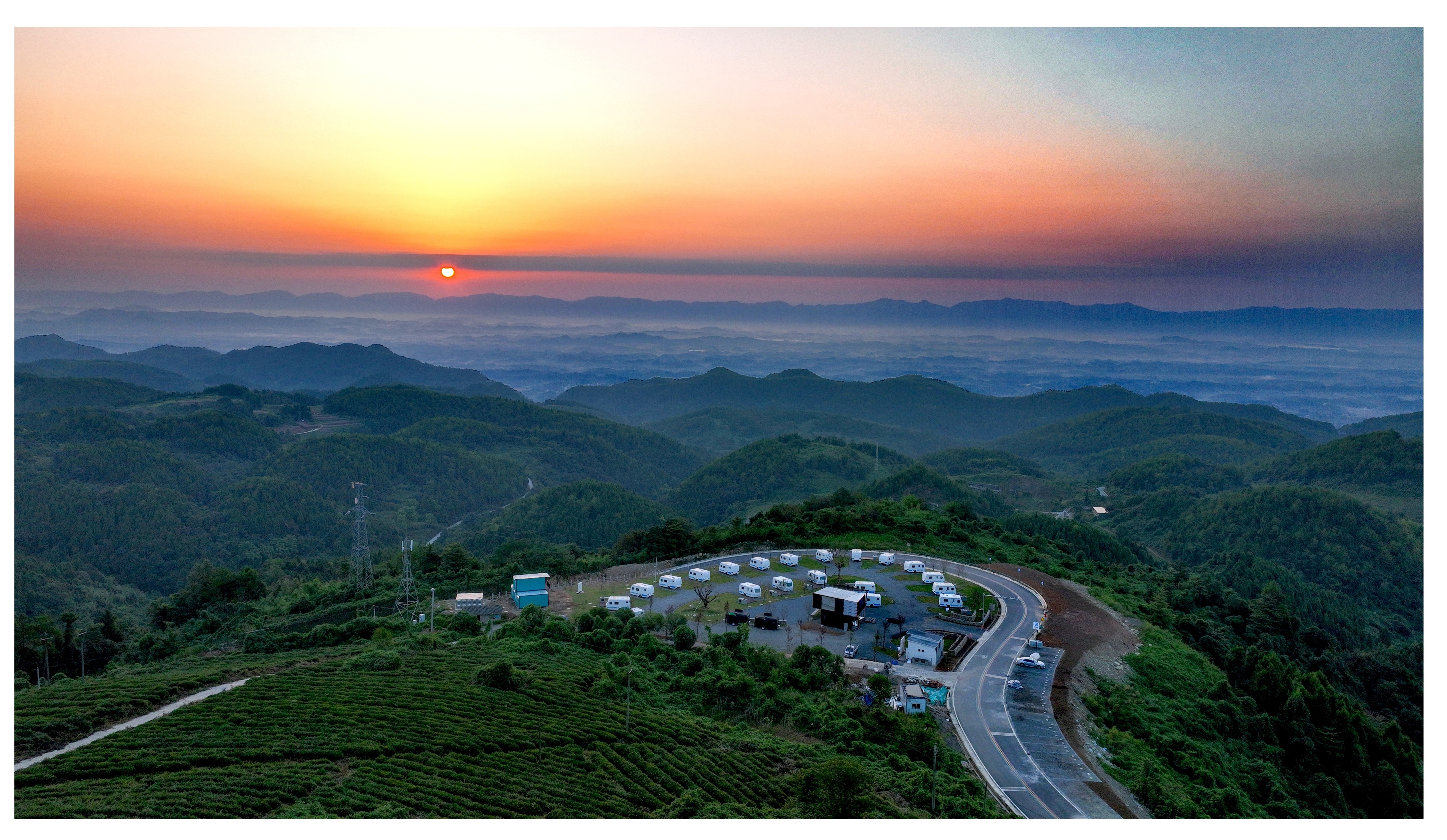 閑云茗居房車露營基地.jpg