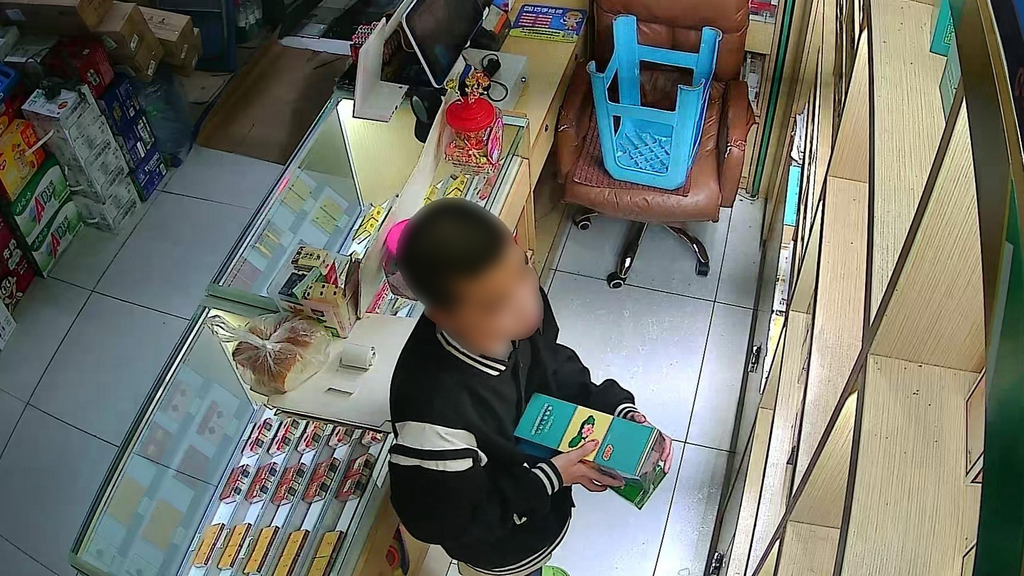 无人自助便利店里“零元购” 民警：“实名盗窃证据”已掌握