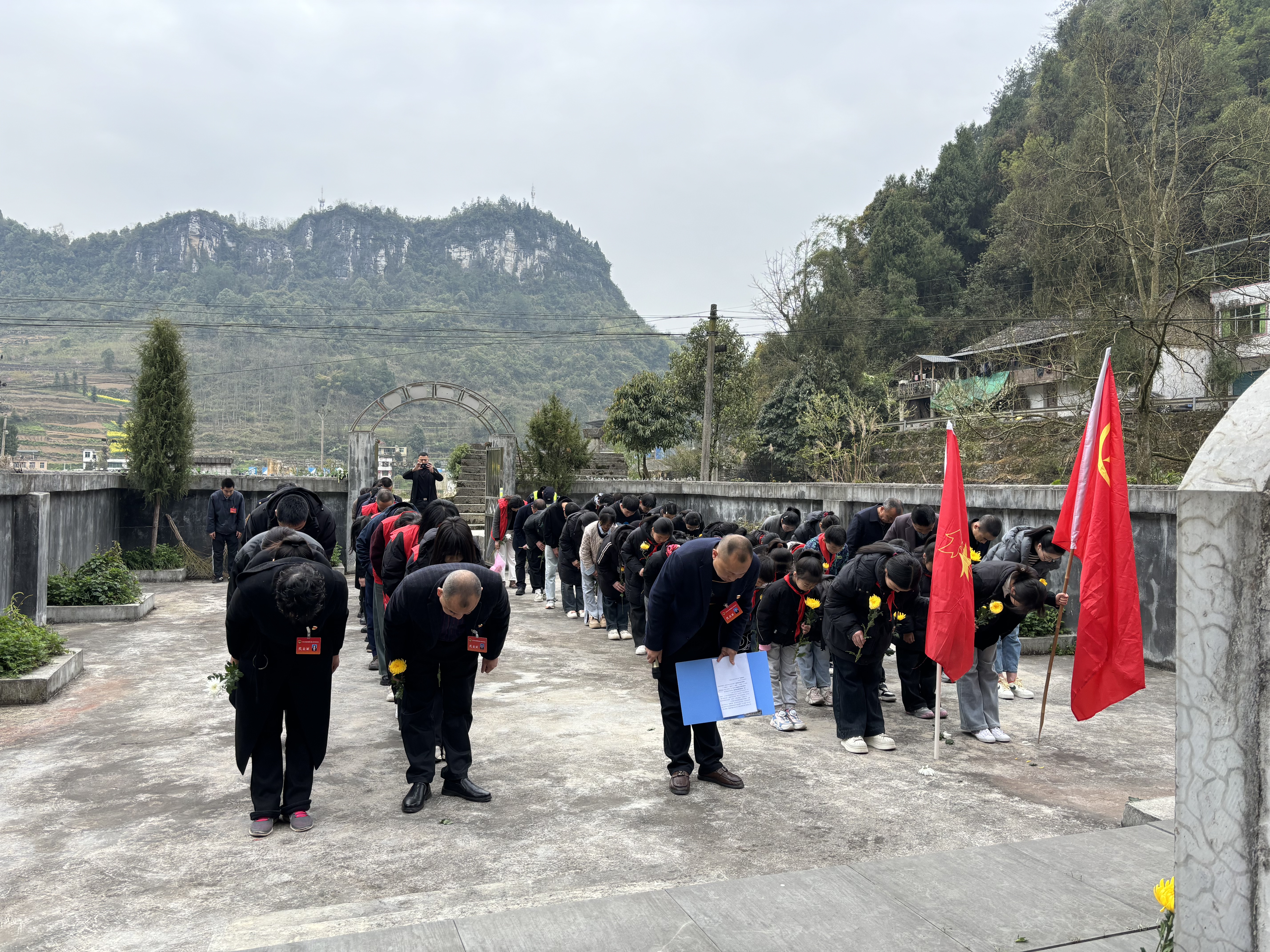 金溪镇开展&ldquo;赓续2025清明祭英烈&rdquo;新时代文明实践活动2.jpeg