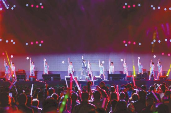 陈慧琳演唱《不如跳舞》。