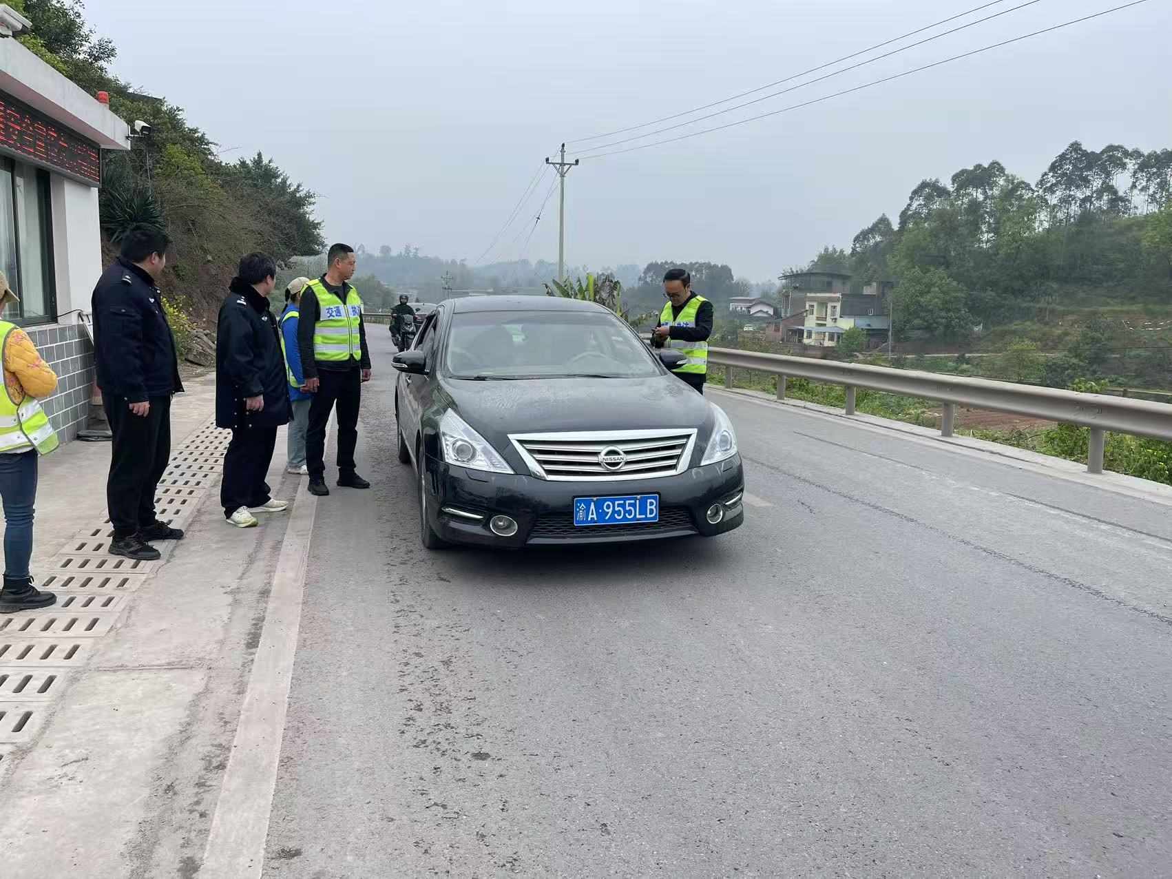 4.11文明交通劝导活动.jpg