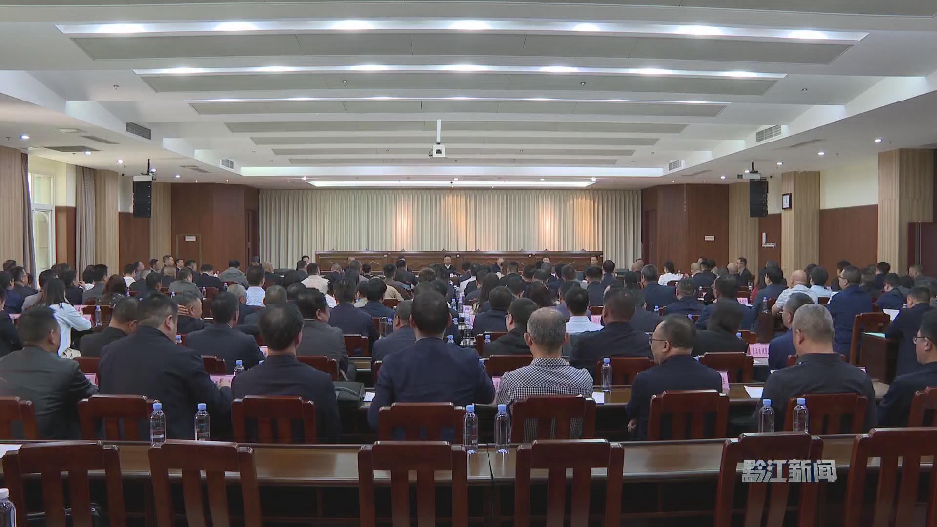 黔江区二季度“投资黔江评黔江”座谈会召开