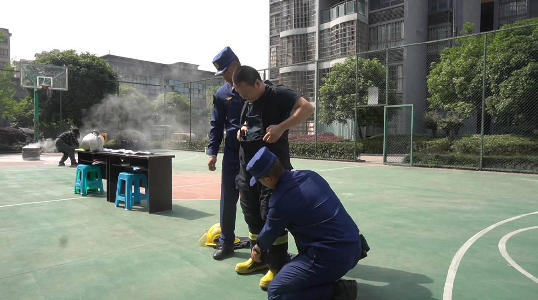通桥街道天星社区联合双桥消防大队开展高层建筑消防安全演练