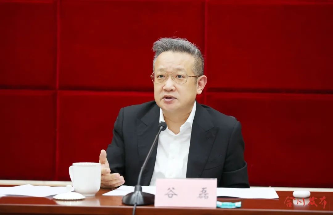 谷磊-签约_副本.jpg