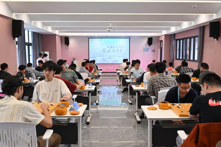 比赛现场.png