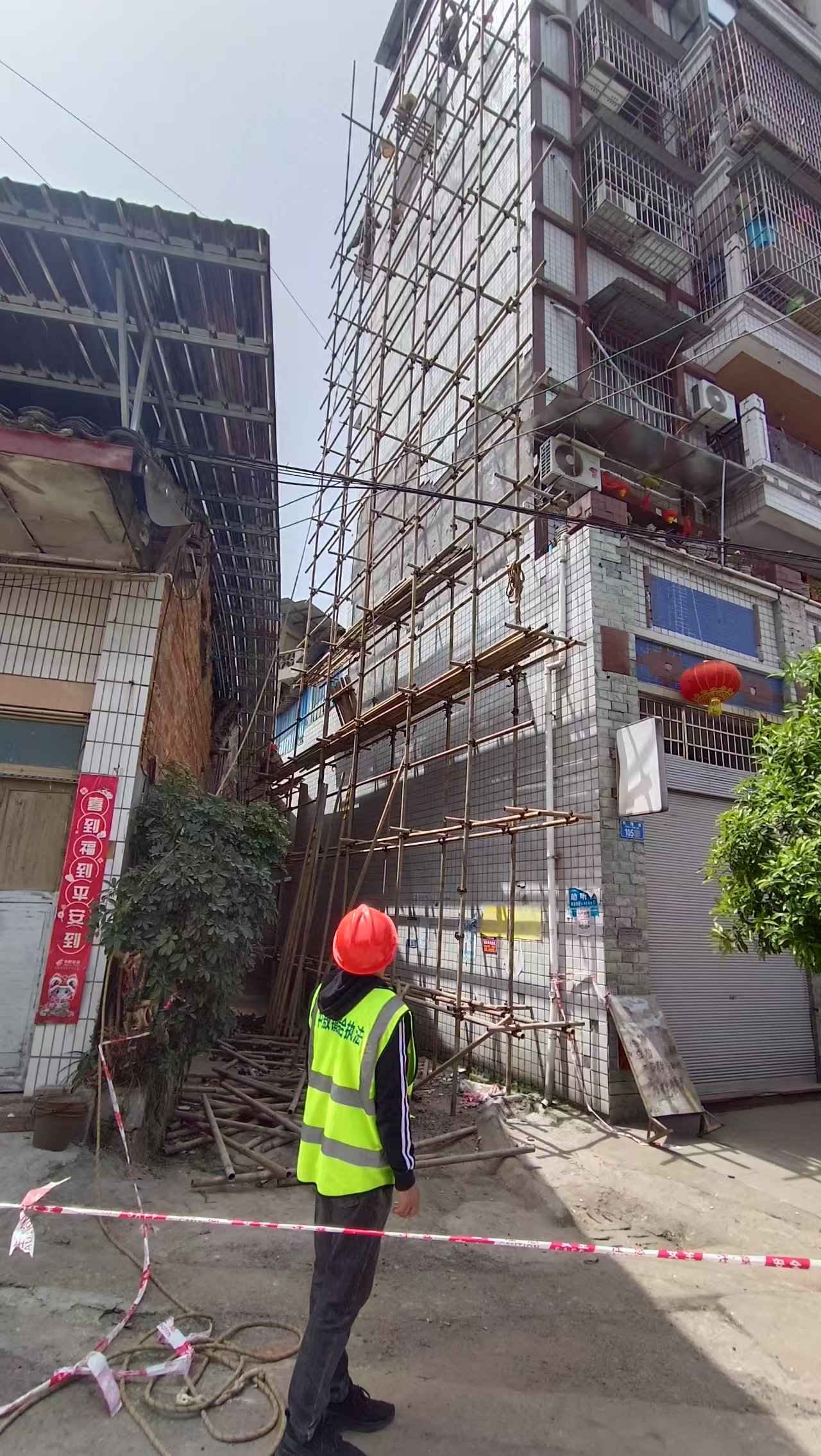 兴隆嘉居外墙安全隐患整治居民点赞政府及时雨 (5).jpg