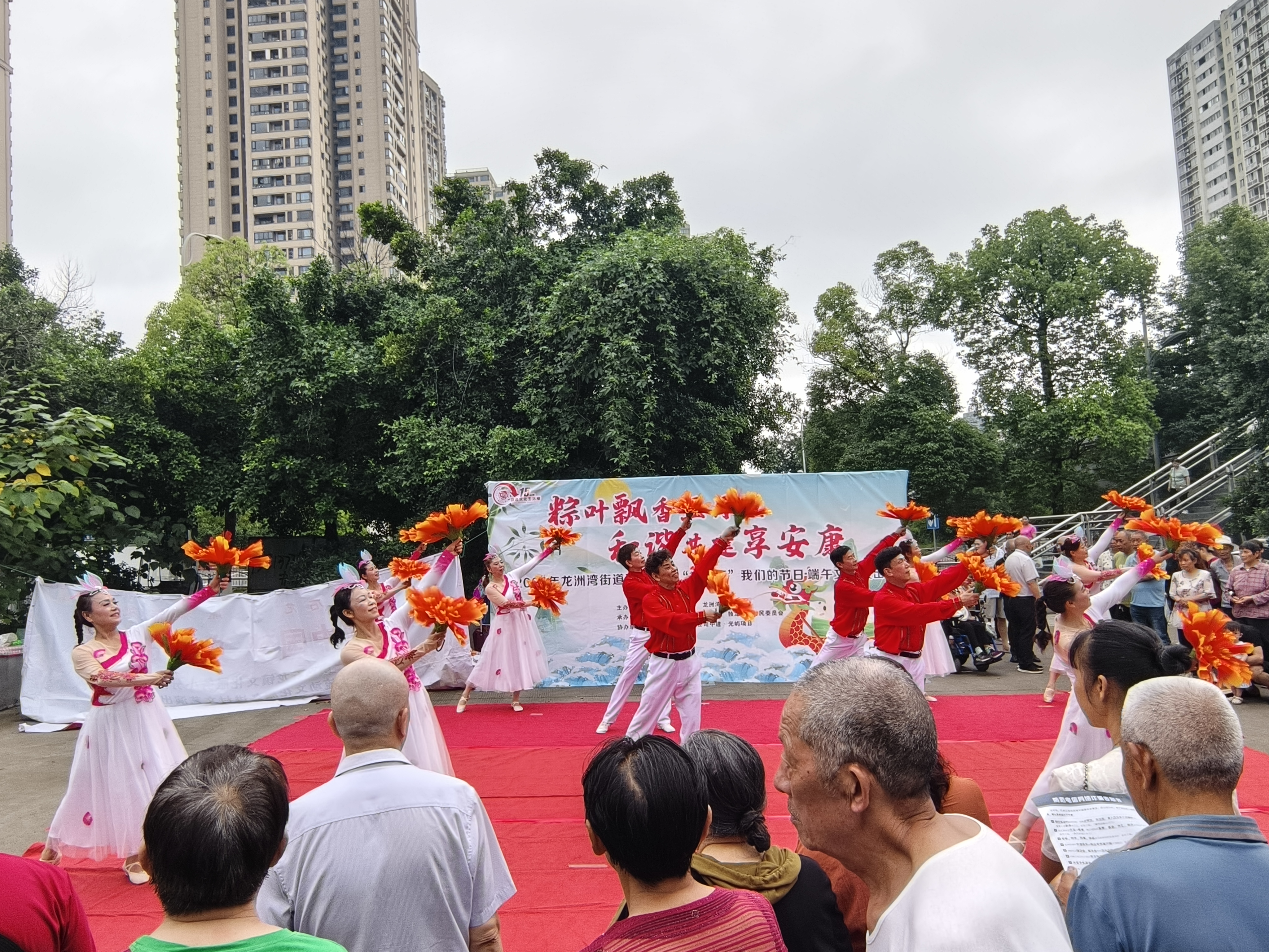 2025年5月22日，龙洲湾街道独龙桥村开展耆乐汇 &ldquo; 粽叶飘香五月五&middot;和谐共建享安康&rdquo;我们的节日.端午文艺演出 (12).jpg