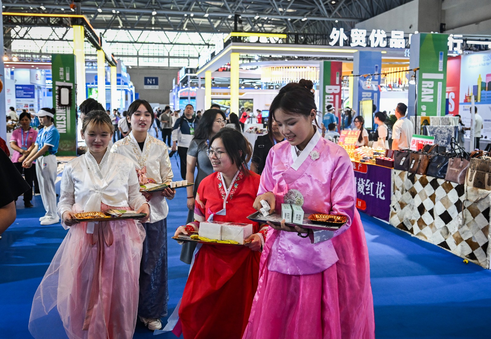 西洽会：国际化元素丰富，共绘西部(12761403)-20250523100352.jpg