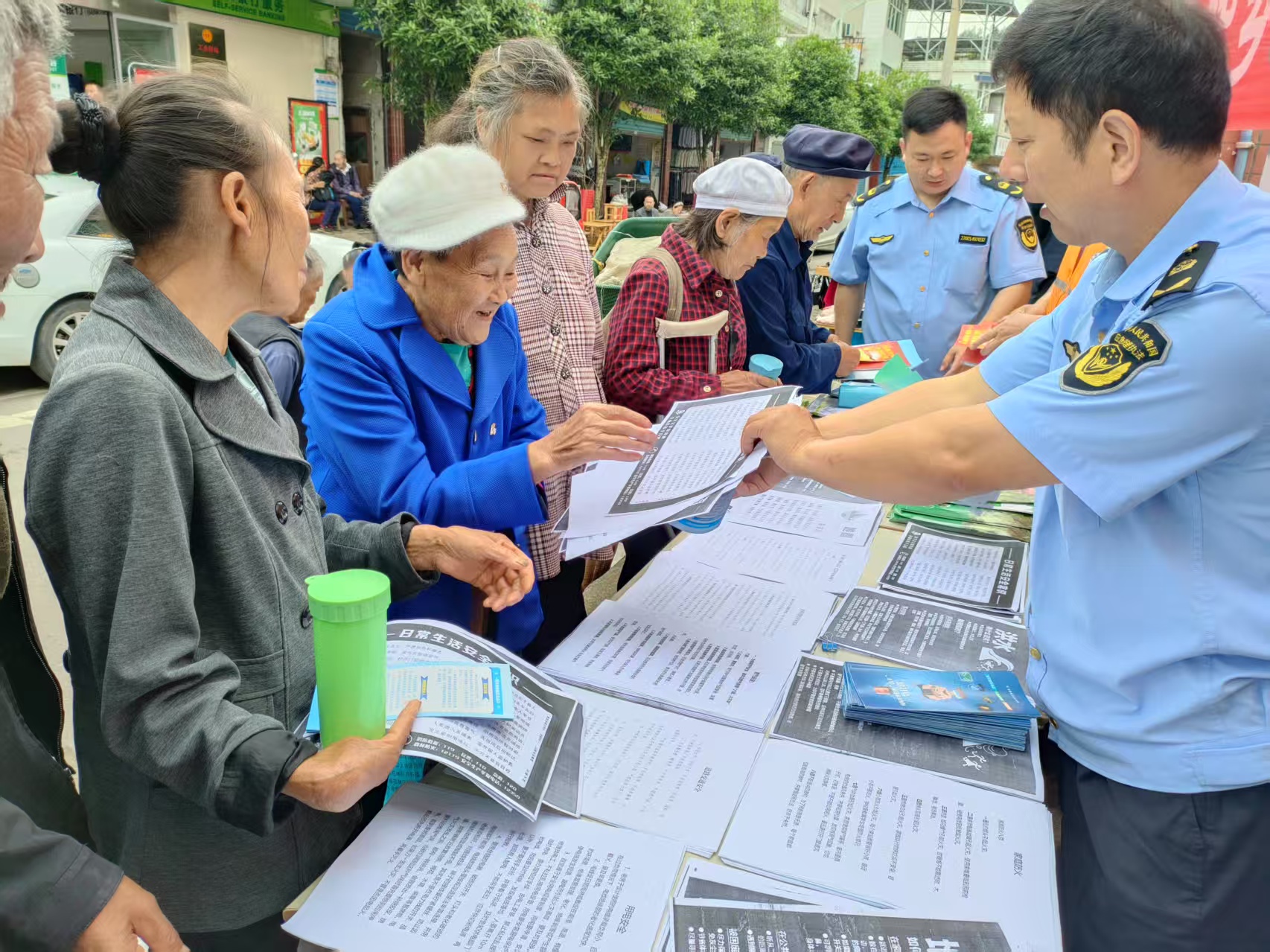 新华乡开展全国防震减灾日科普宣传新时代文明实践活动.jpg