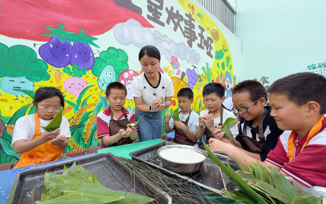20250521（成蓉）老师教授学生包粽(4480369)-20250529153207.jpg