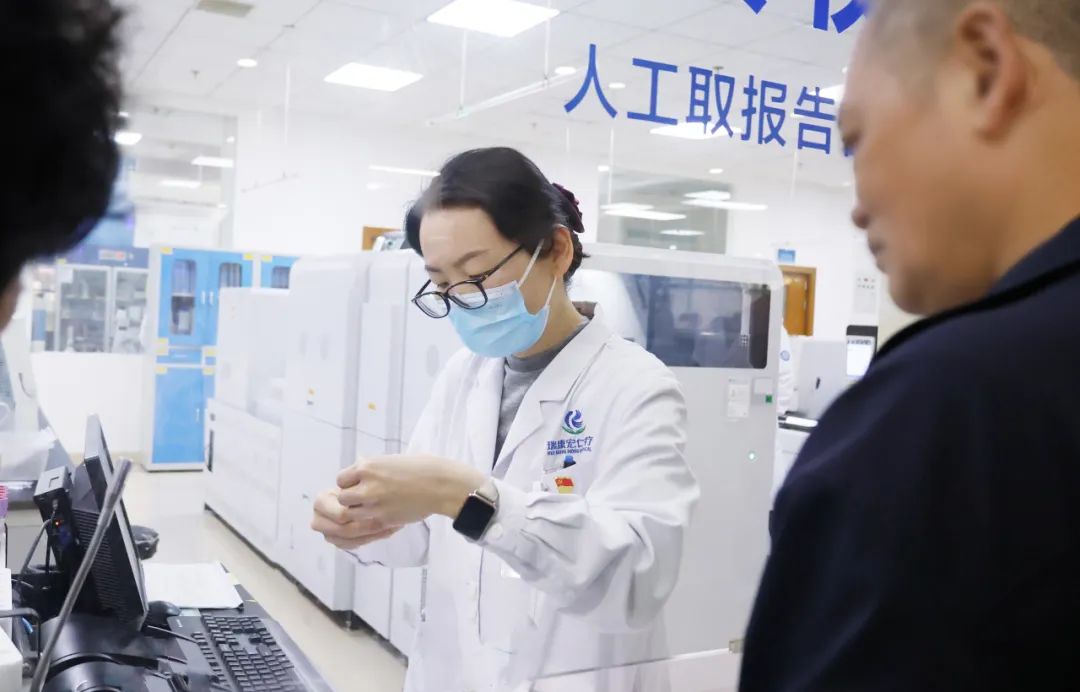 区医学会检验医学专业委员会完成换届 合川宏仁医院专家入选副主任委员
