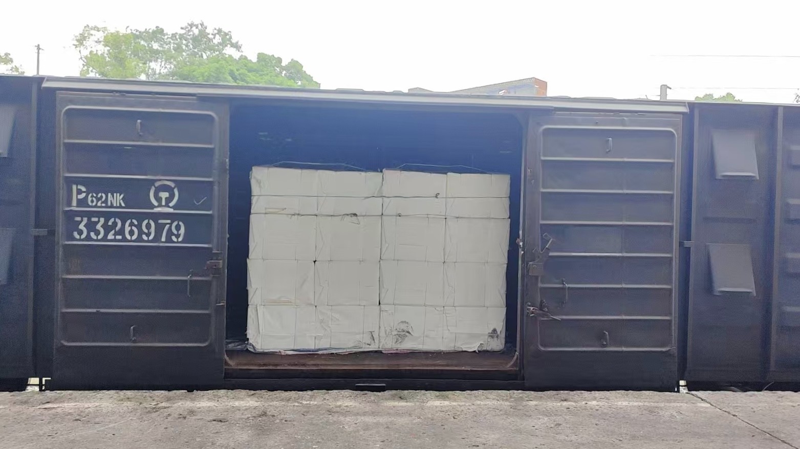 竹浆装车.jpg