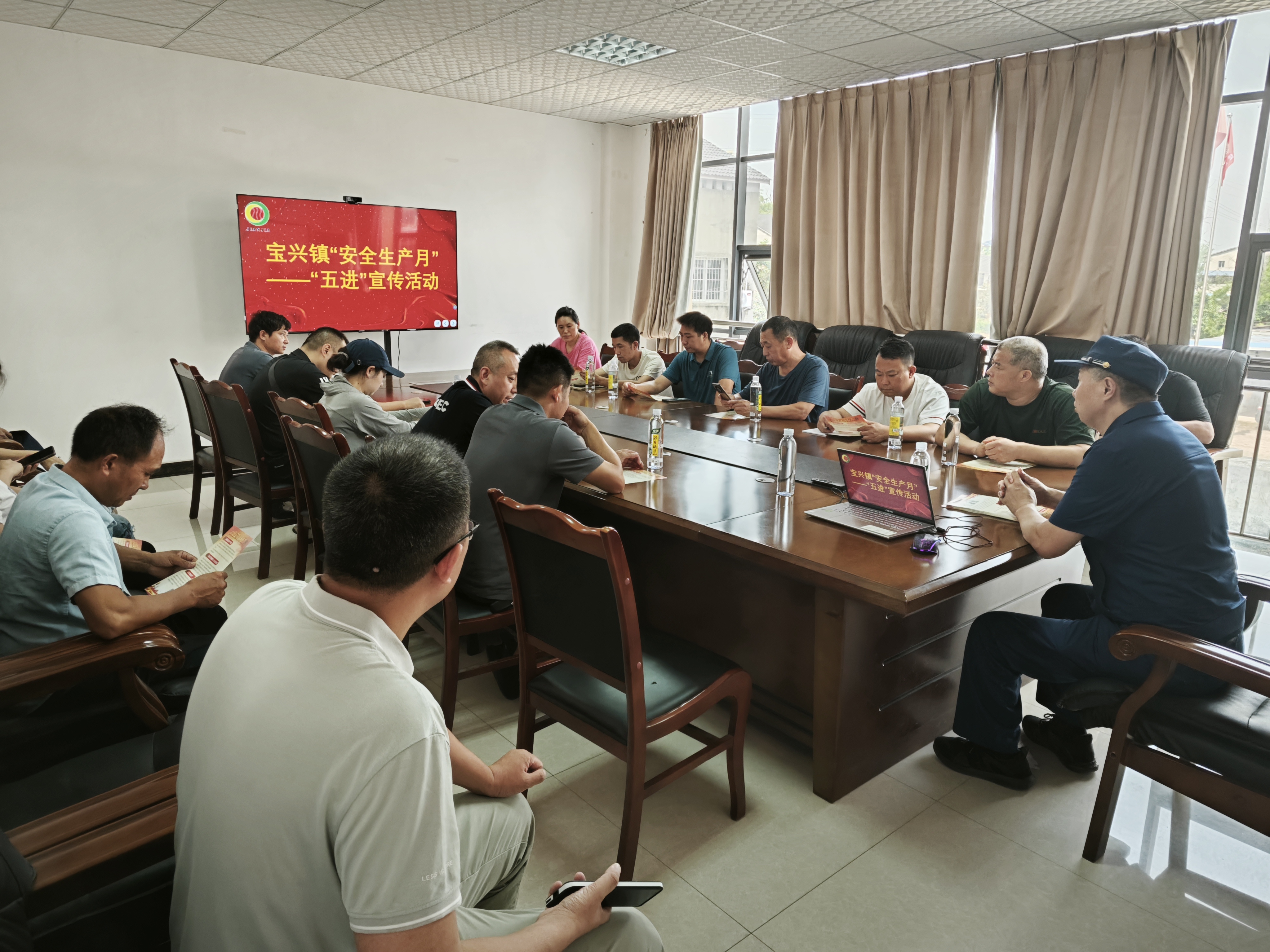 大足消防联合宝兴镇开展企业消防安全宣传活动