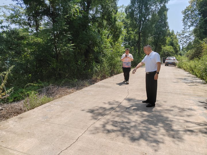 大足区金山镇公路办开展水毁公路风险点排查 筑牢交通安全防线