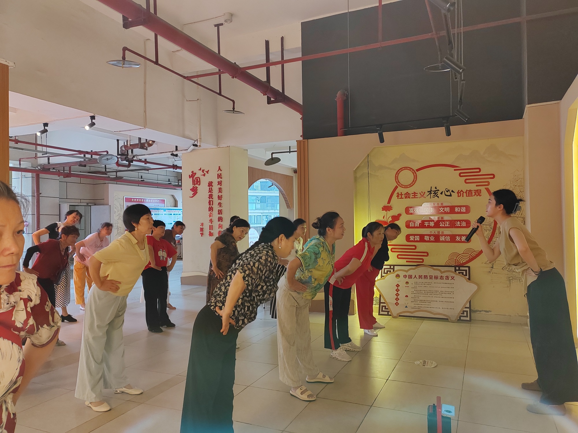 龙洲湾街道龙腾社区：古典舞韵进社区 银龄乐享“优雅时光”