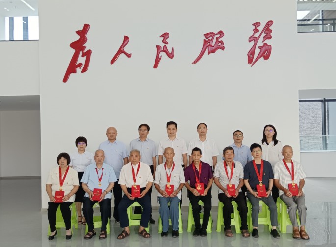 石马镇举行庆祝中国共产党成立104周年大会暨“光荣在党50年”纪念章颁发仪式