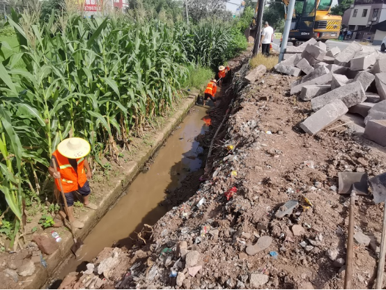区公路事务中心全力修复水毁公路保畅通