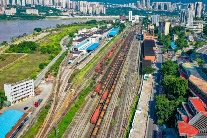 重庆火车南站全景。记者 曹鸣鸥 摄.jpeg