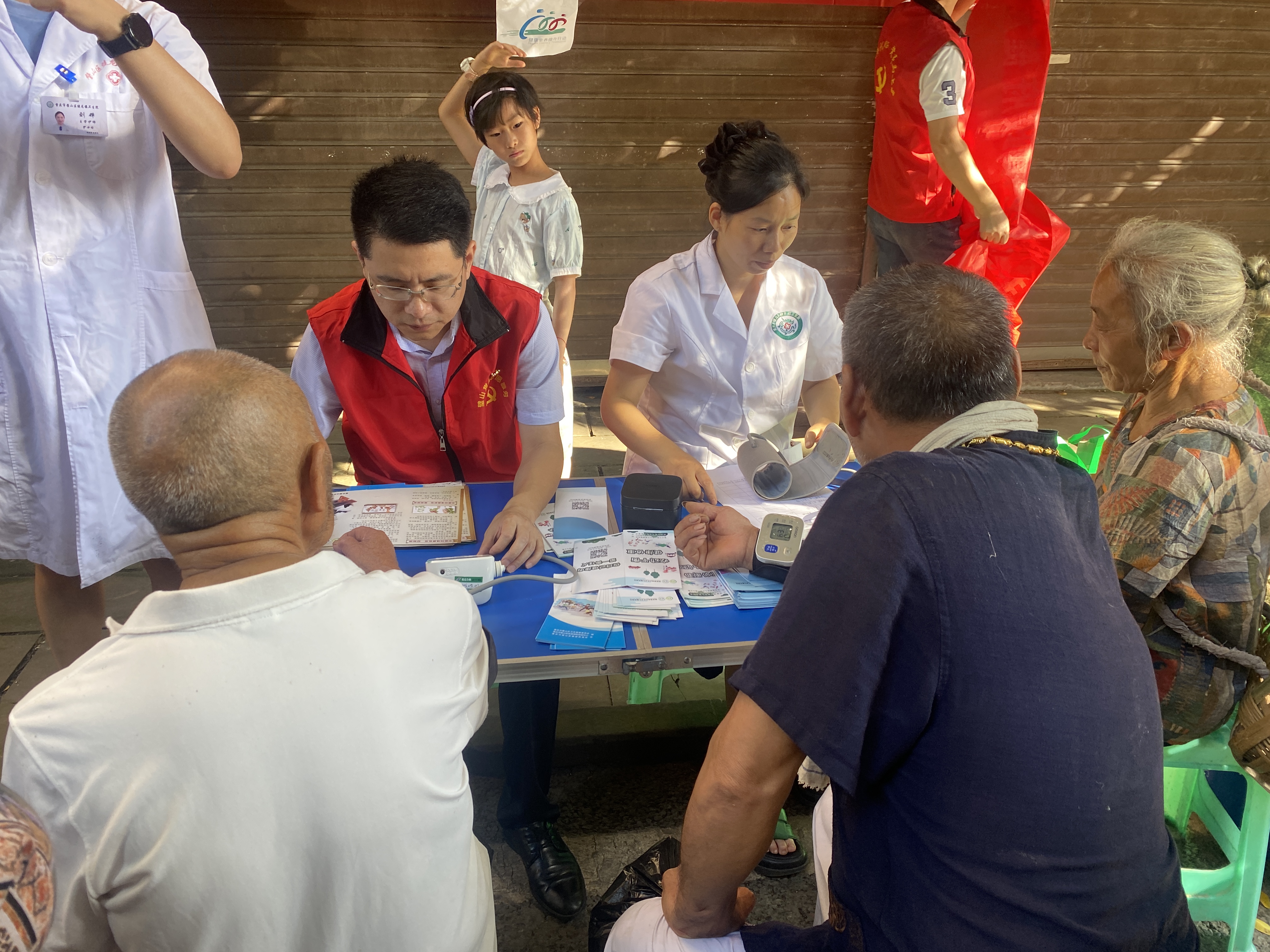 2025年7月2日健龙镇新时代文明实践所开展&ldquo;精彩中医药 健康惠万家&rdquo;中医药宣传活动.JPG