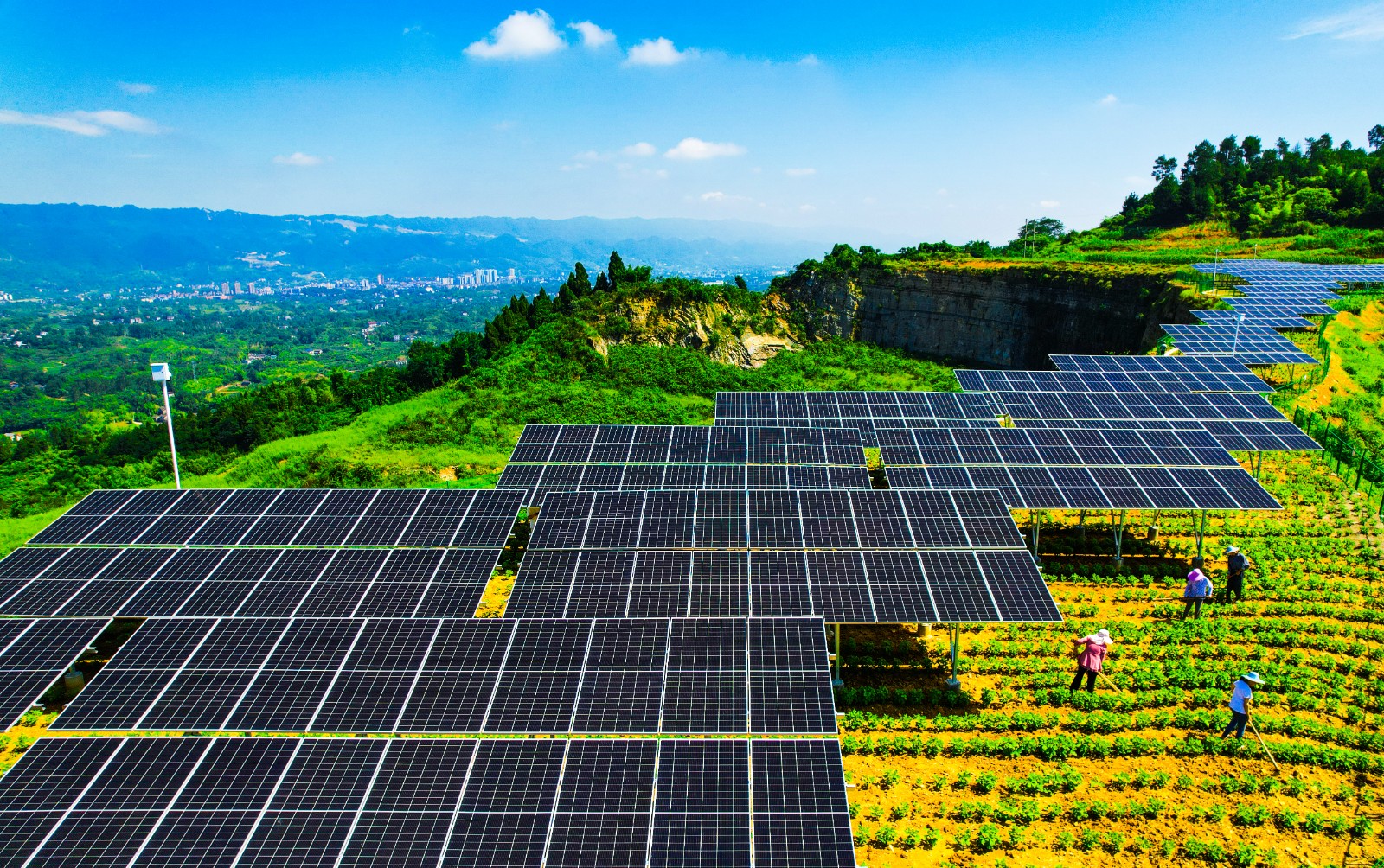 光伏基地景象1 龚长浩摄.jpg