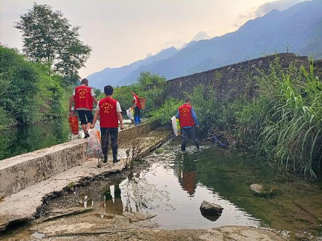多措并举改善人居环境 共同擎画美丽乡村新画卷.jpg