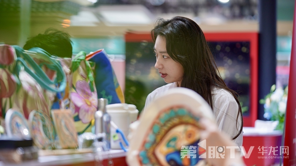 文创产品是本届书博会一大亮点。 第1眼TV-华龙网记者 刘钊 摄