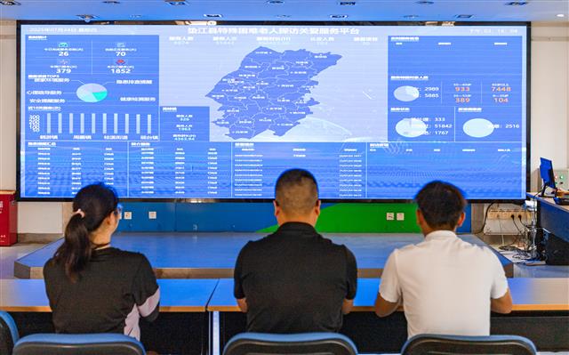 特殊困难老人探访关爱服务平台。 记者 魏瑞 摄.jpg