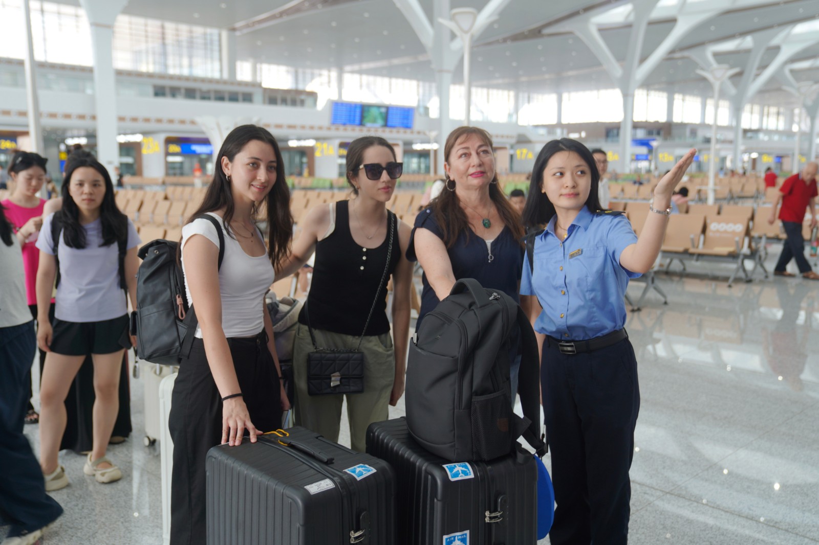 重庆东站 汪亮摄 (8).jpg