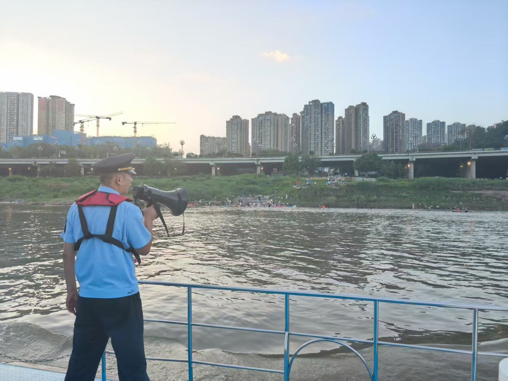 重庆港航海事支队开展专项执法 严厉整治水上运动影响通航安全行为