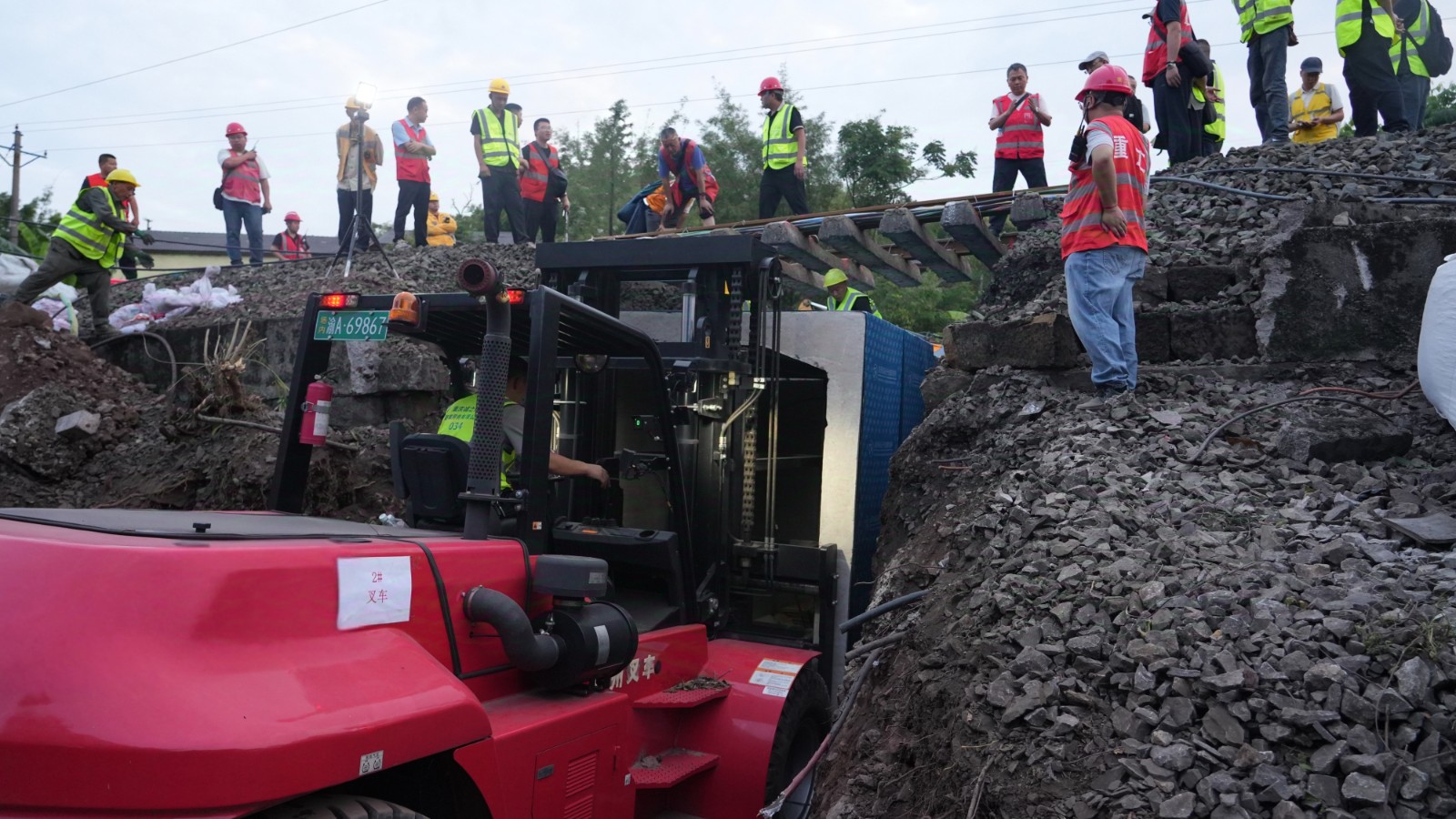 图为中国铁路成都局集团有限公司重庆工务段下穿立交通道建设施工现场（陈远帆摄） (4).jpg