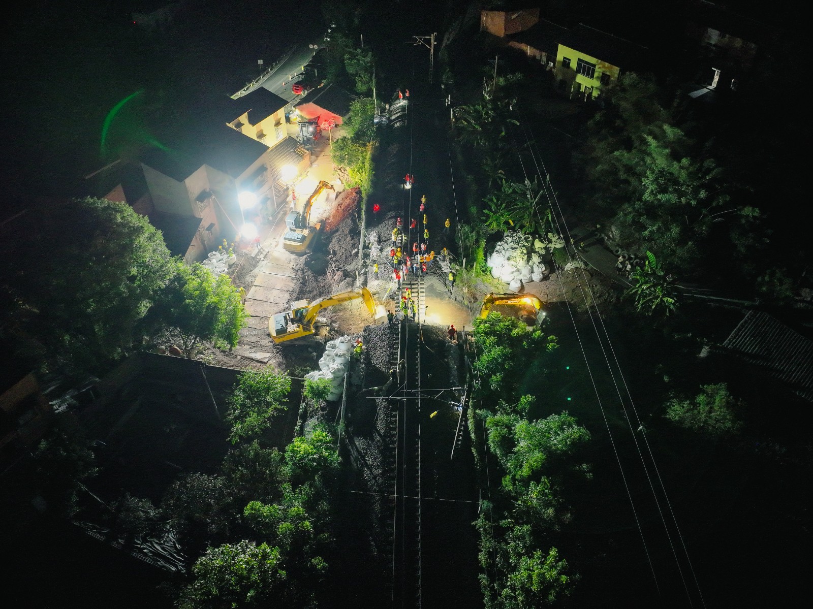 图为中国铁路成都局集团有限公司重庆工务段下穿立交通道建设施工现场（陈远帆摄） (3).jpg