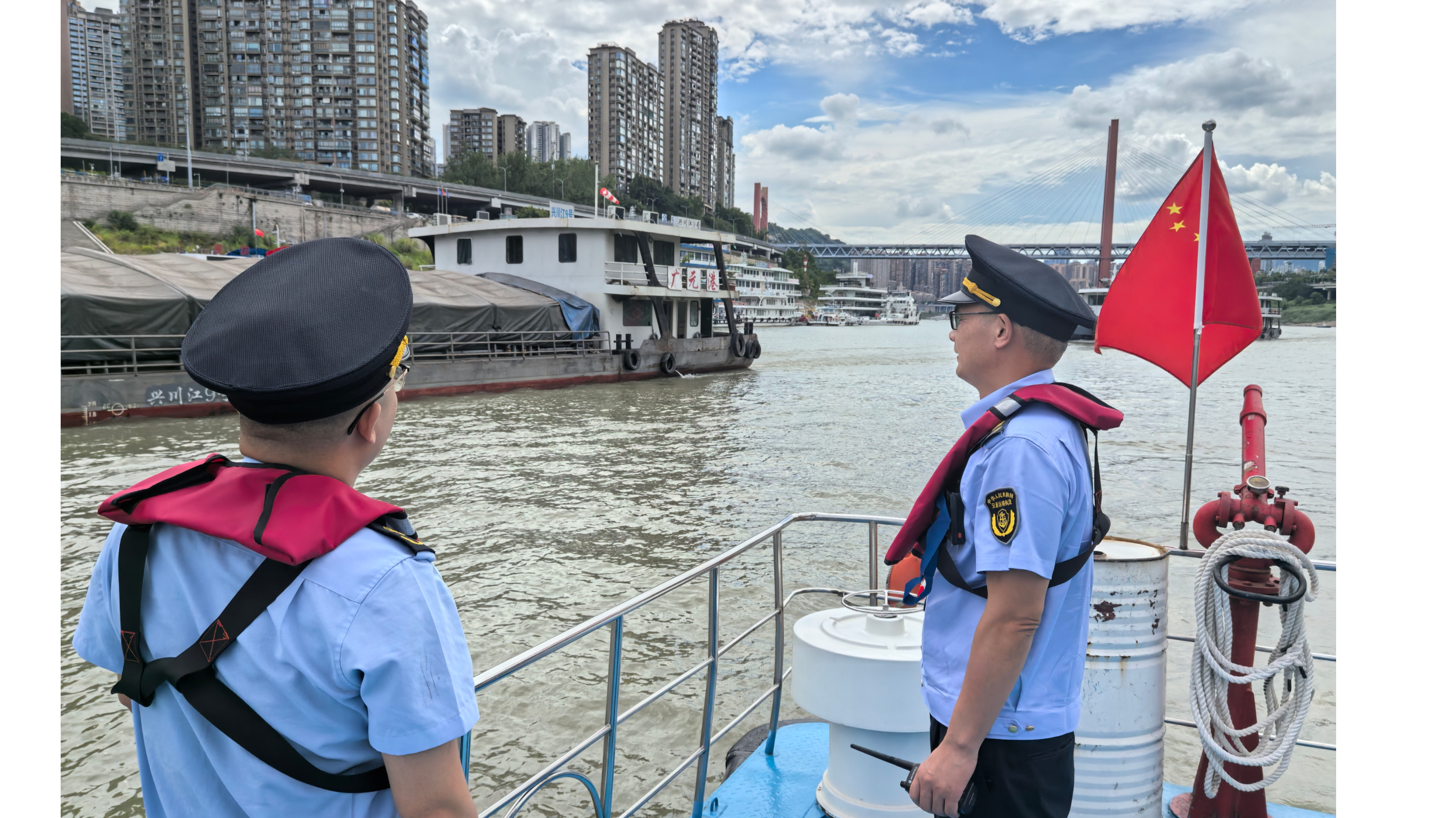 重庆港航海事支队多举措保障17艘川籍滞留货船 集中安全通过嘉陵江中心城区航段