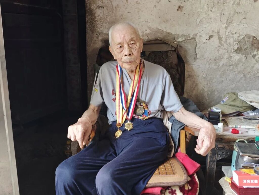 炮弹擦过头皮，枪口救下同胞——重庆合川百岁抗战老兵乐体全的烽火记忆