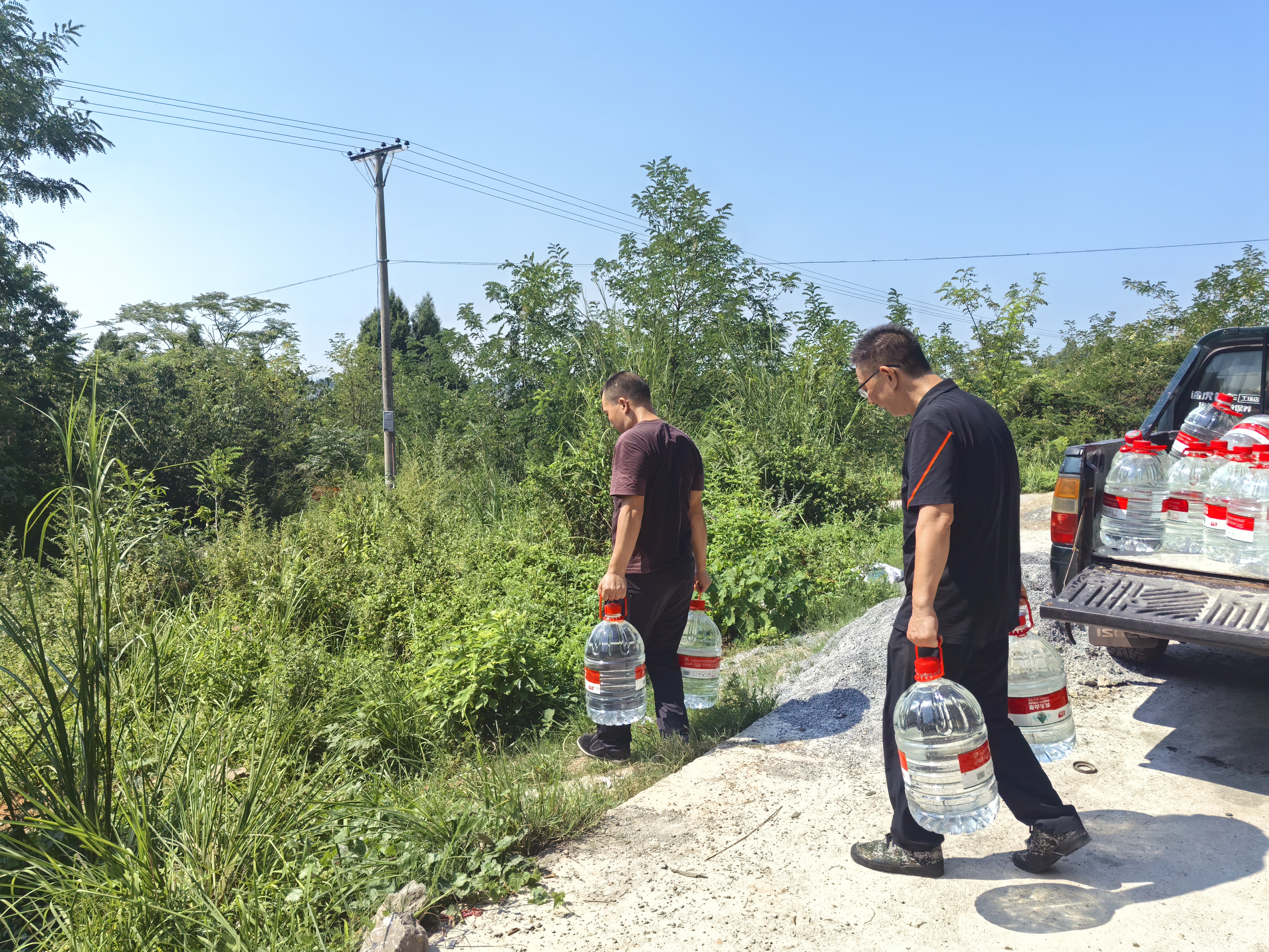 代表助力高温森林防火 (4).jpg