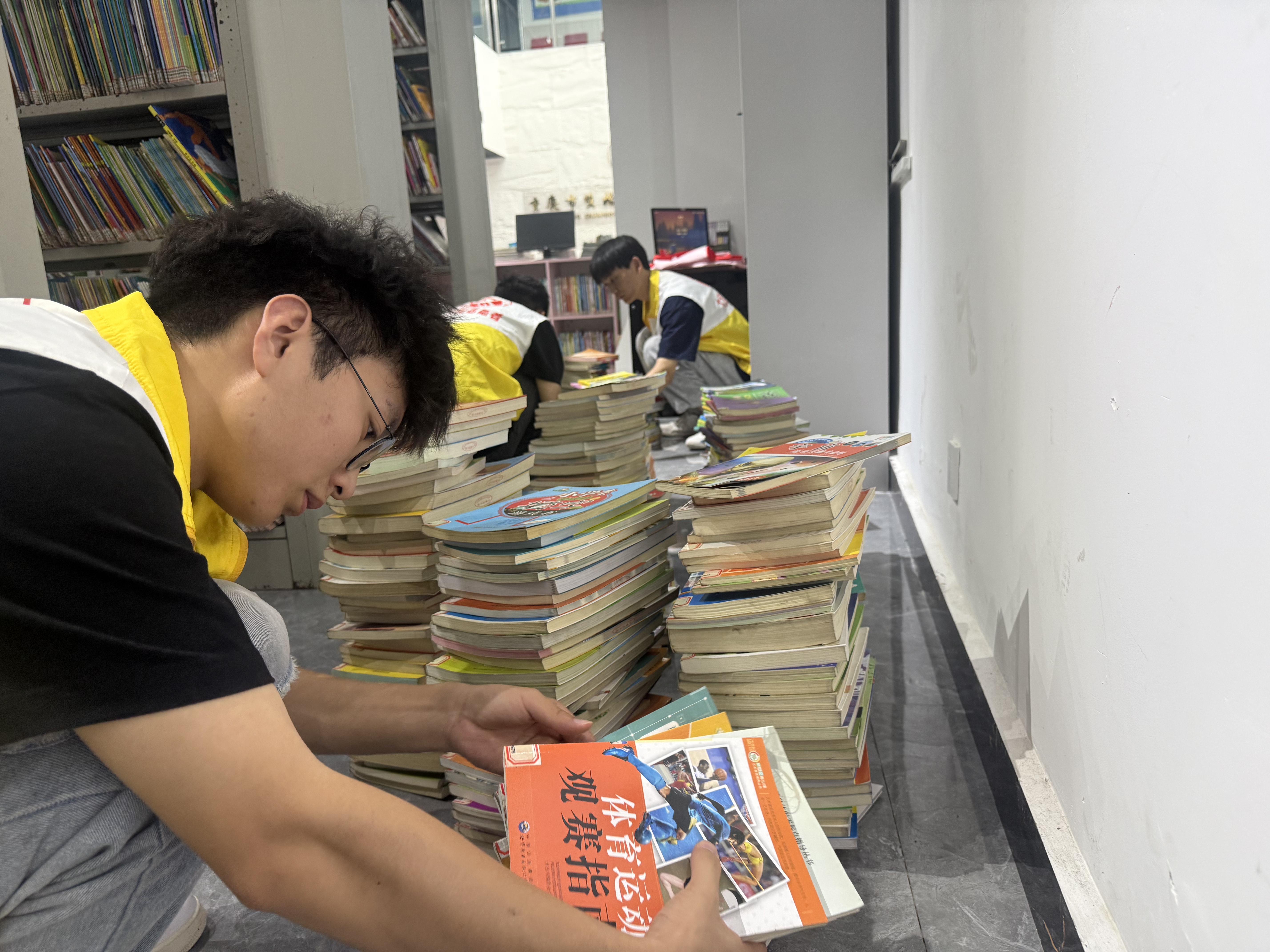 双桥经开区图书馆2025年暑期志愿服务活动照片 (1).jpg