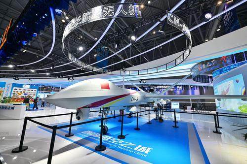 ▲9月4日,重庆国际博览中心,低空经济展区展示的彩虹无人机CH-9。龙帆 摄.jpg