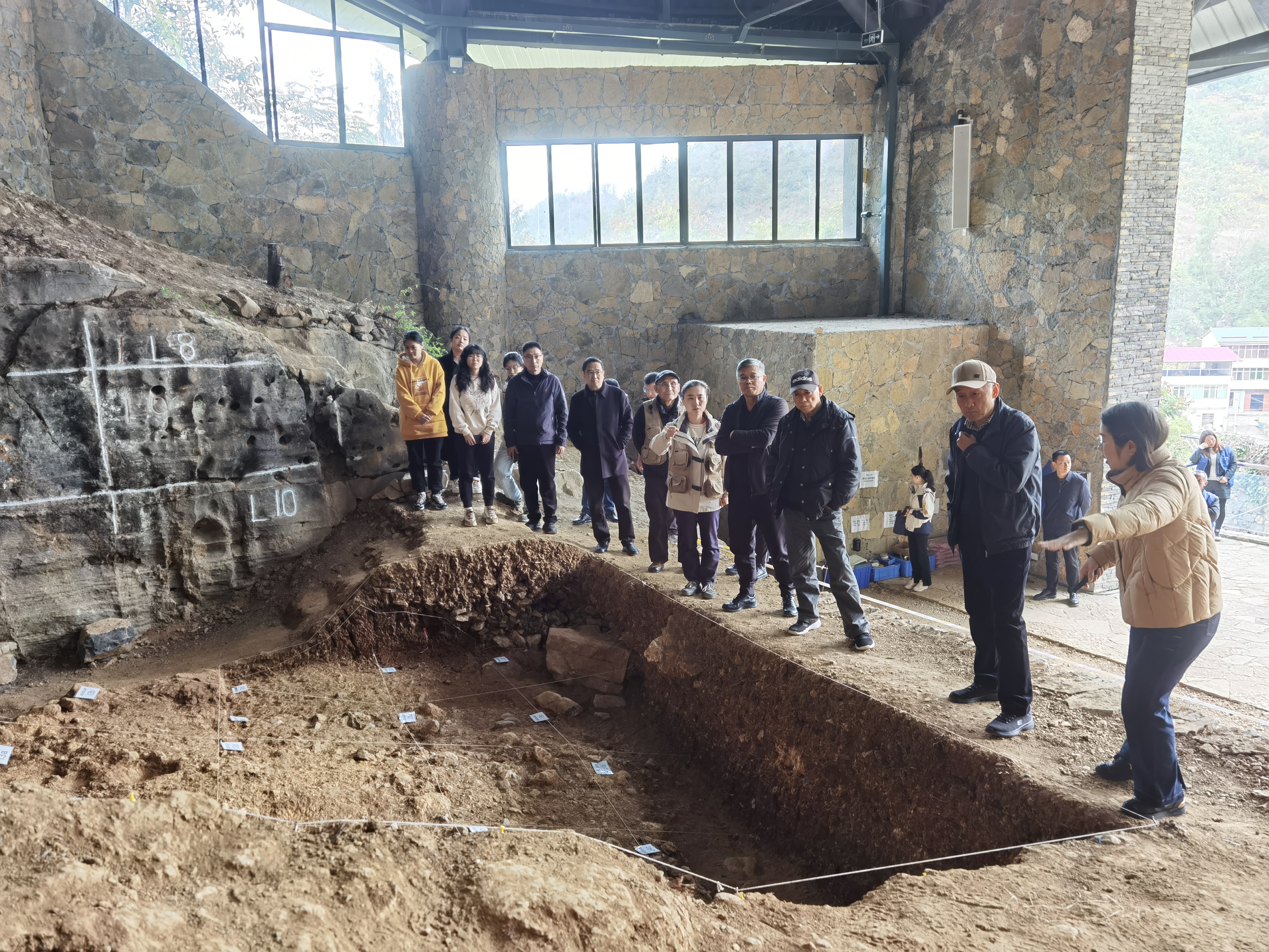 2023年度巫山龙骨坡遗址考古发掘项目验收现场2.jpg 2023年度巫山龙骨坡遗址考古发掘项目验收现场2.jpg