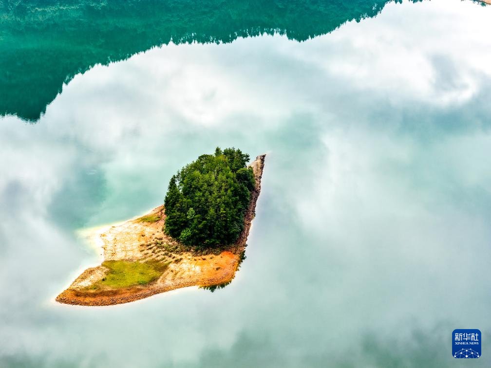 美丽中国丨重庆黔江:小南海湿地自然保护区秋景如画