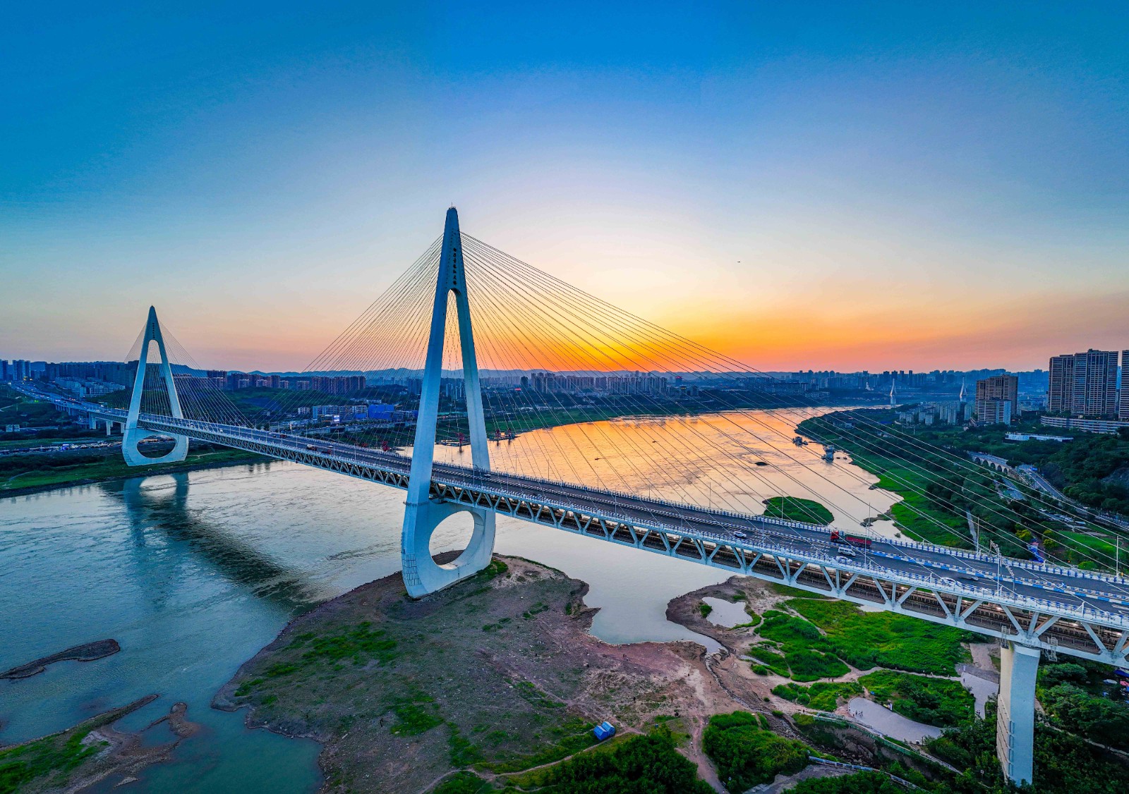 白居寺长江大桥 刘映呈摄.jpg