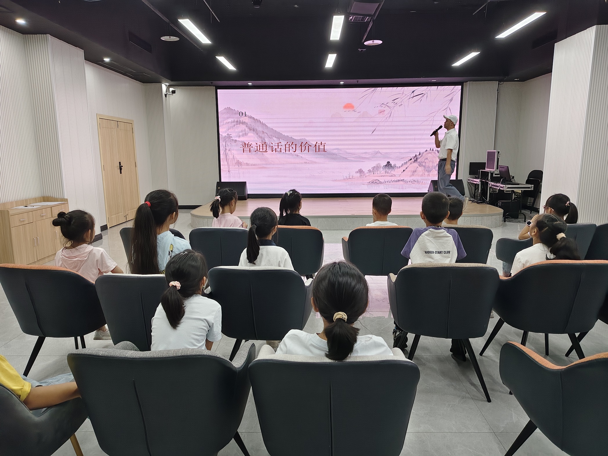 双桥经开区图书馆举办&ldquo;说好普通话 文化共传承&rdquo;青少年公益讲座 (2).jpg