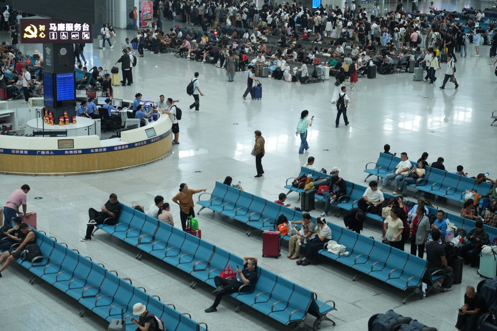 重庆北站客流情况（魏伟 摄）.JPG