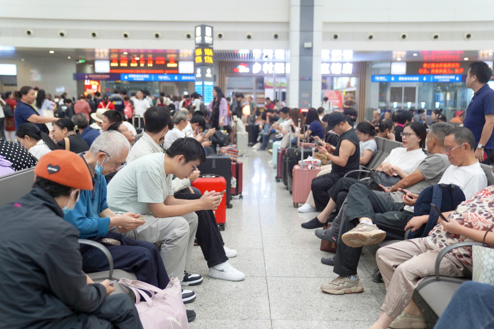 “国庆中秋”假期,重庆北站客流情况(汪亮 摄)5.jpg