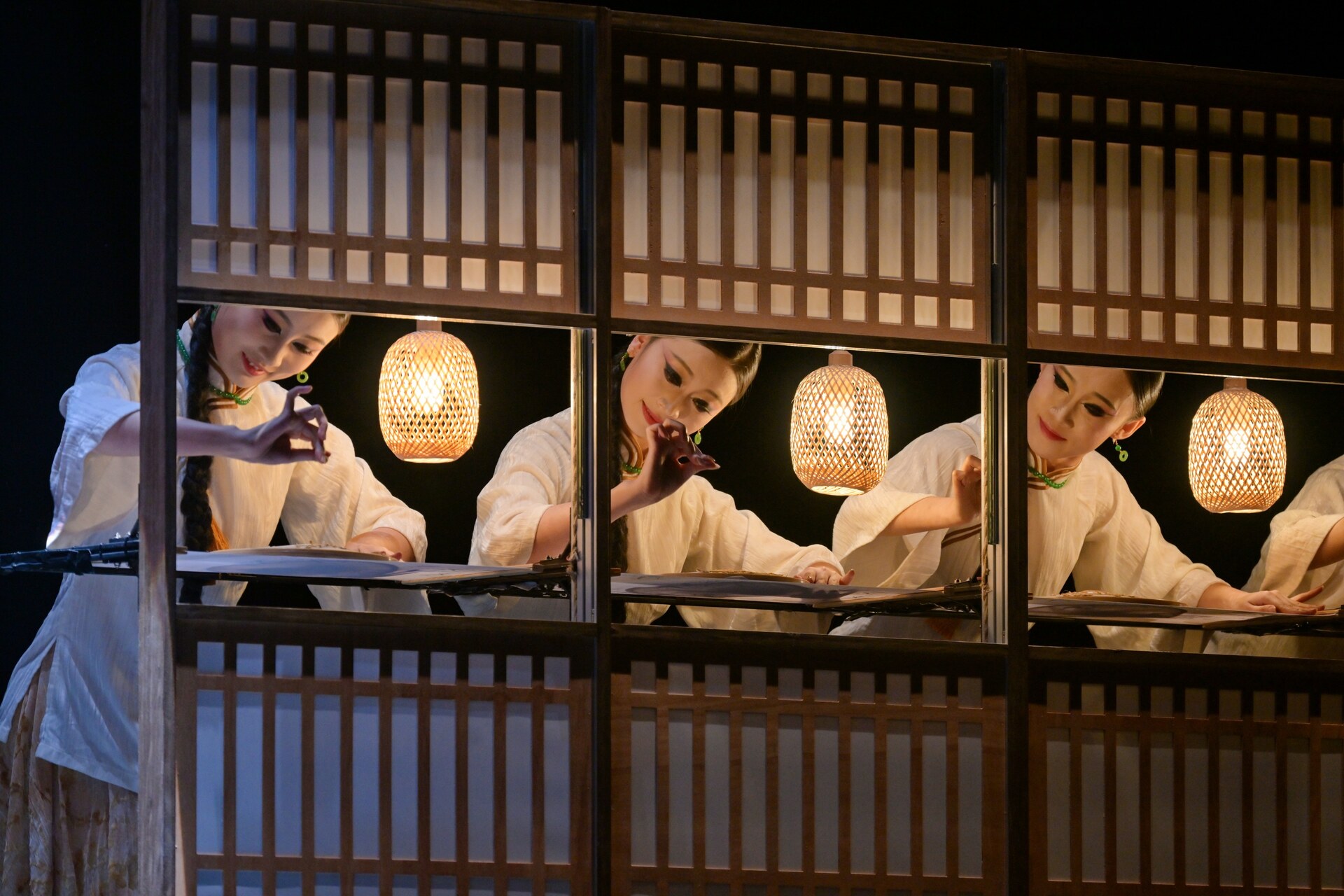 9群舞《青丝银发绣年华》