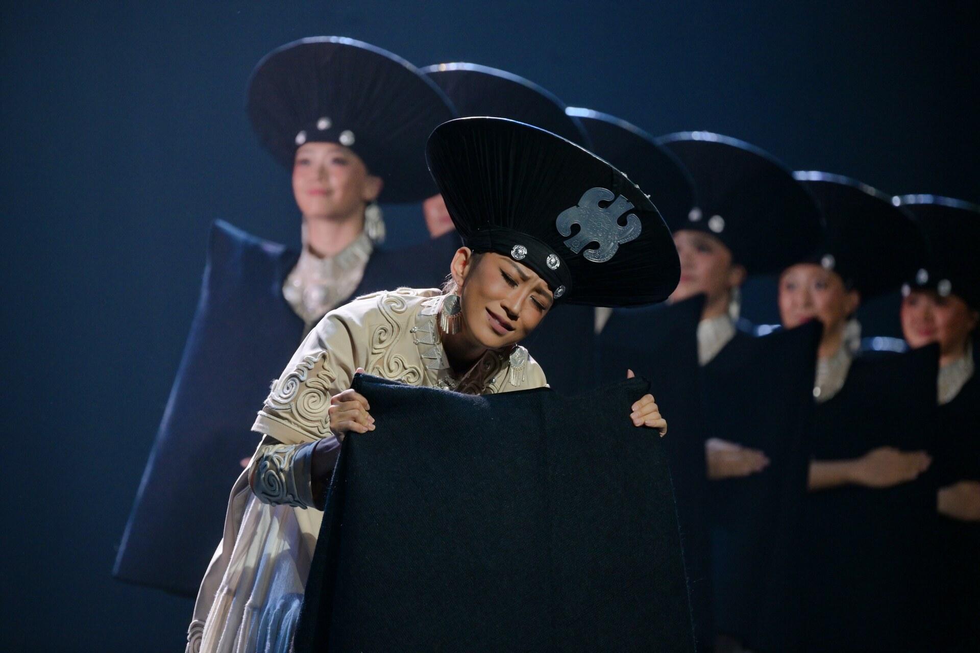 群舞《阿妈就是那座山》