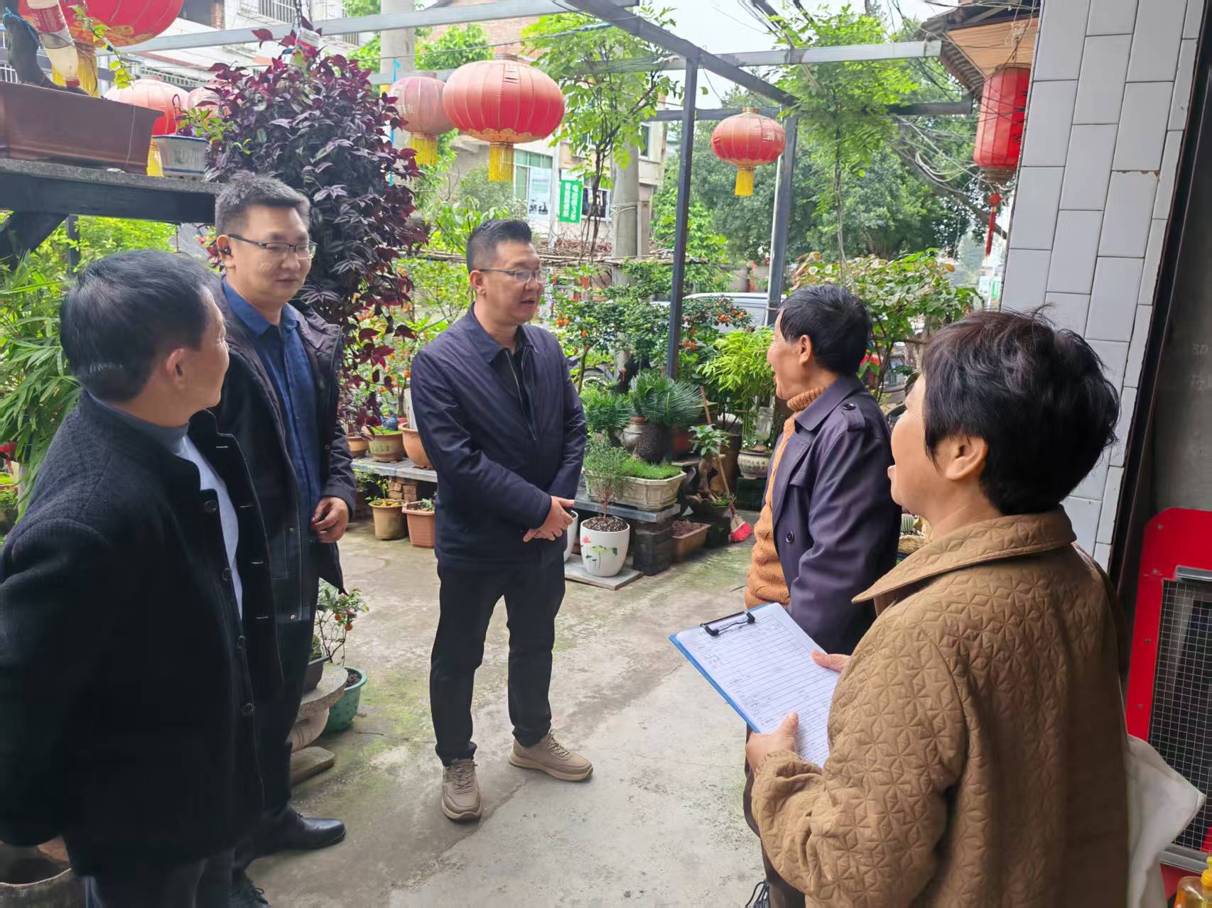1103走访群众.jpg