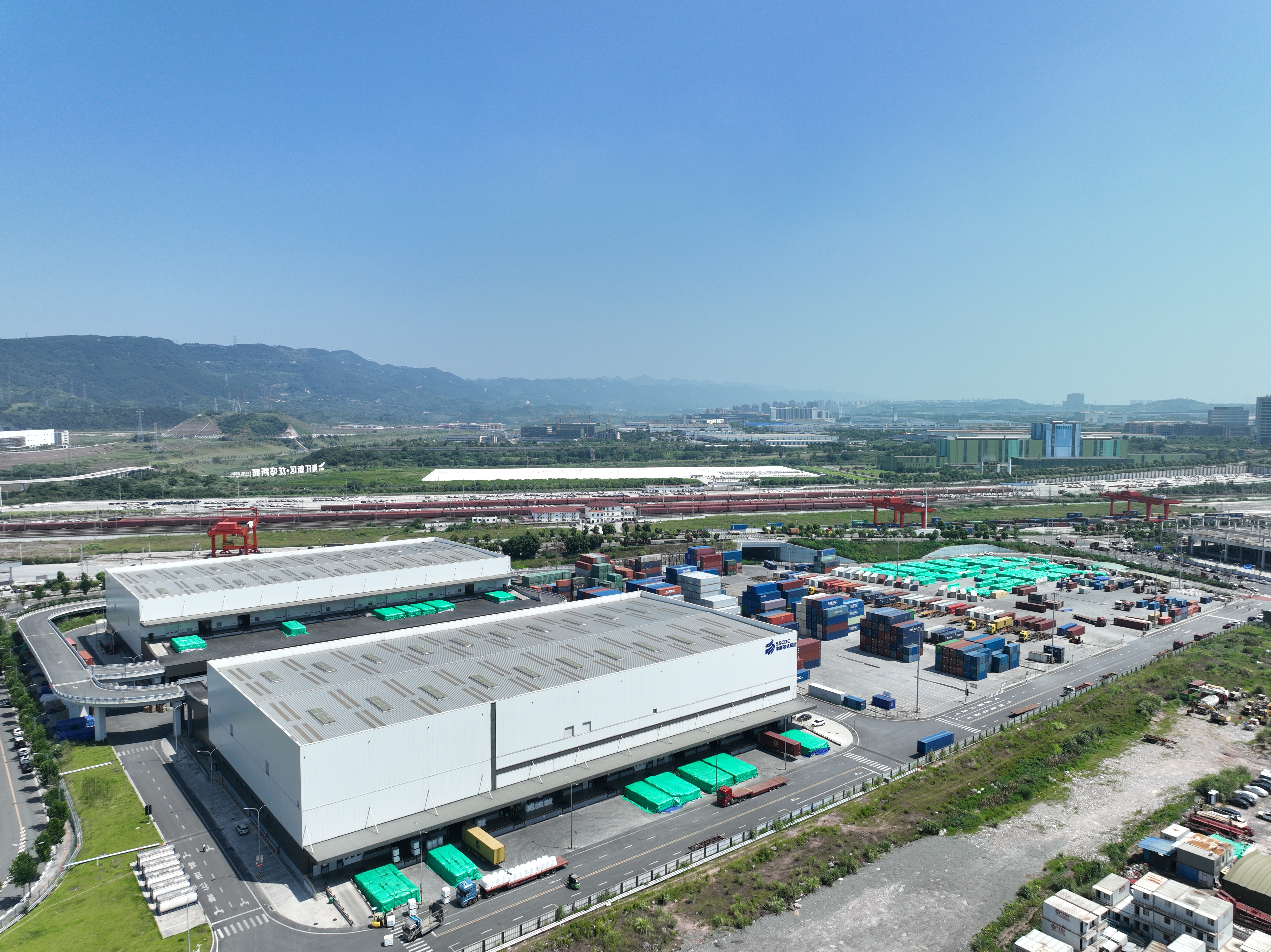 二、2025年7月，中新（重庆）多式联运示范基地全景图。（图片来源：中新多式联运） (2).jpg