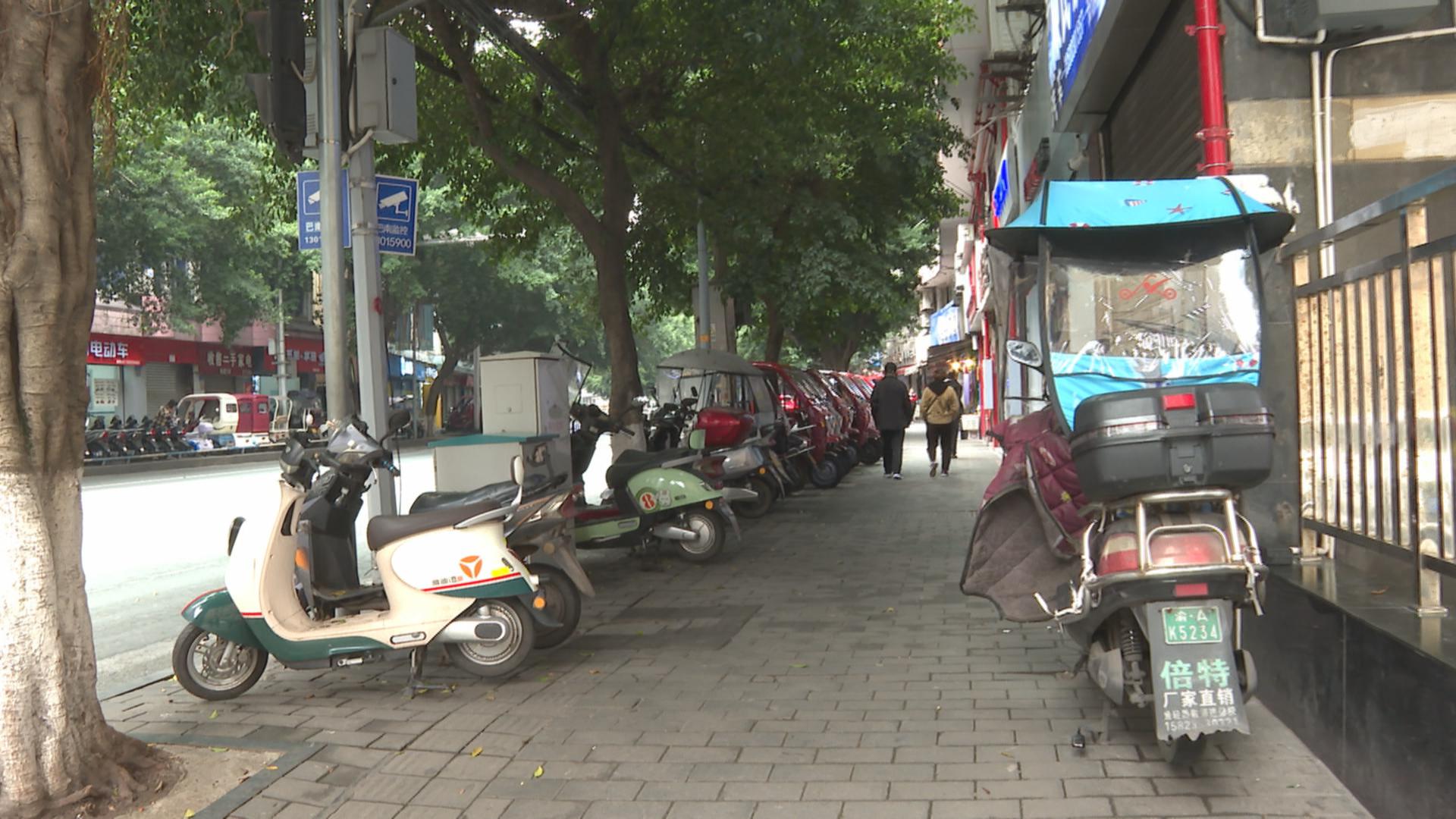 今日关注：人行道“路权”谁来保证？