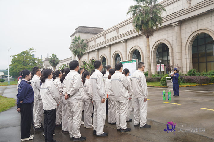 “119”消防培训进企业 “渝消蓝盾讲师团”双桥分队讲案例教技能