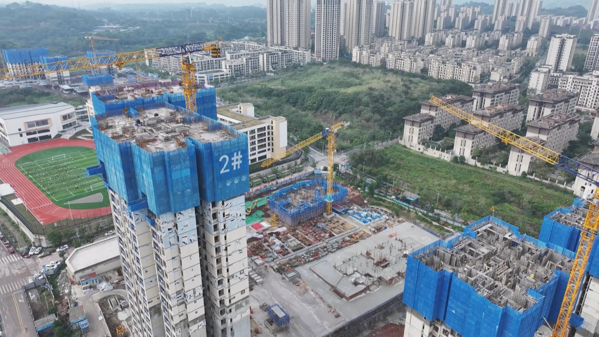 巴南区鹿角安置房项目两栋楼封顶